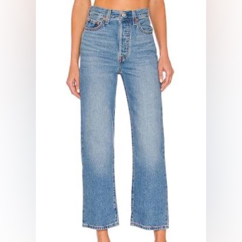 Levi’s rib cage straight ankle jeans size 32 button fly